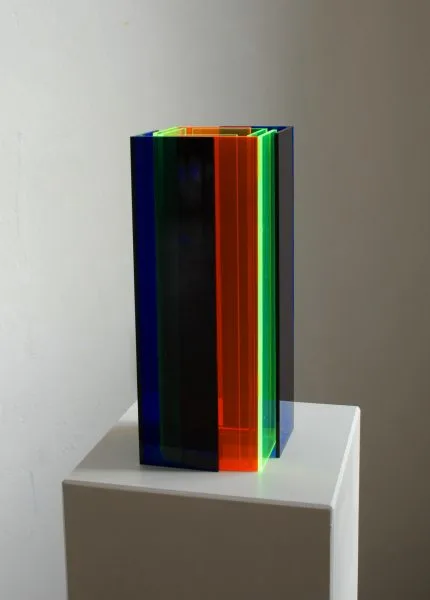 blaues Leuchten II, 30 x 10 x 10, Acrylglas, 2021